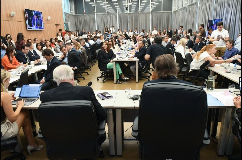 Diputados debate el Presupuesto y el oficialismo busca una resolucioacuten expreacutes 