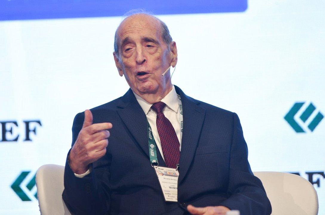 Arriazu criticoacute las medidas cambiarias y advirtioacute que generan incertidumbre- ldquoUna tonteriacuteardquo