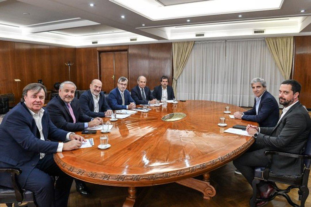 Caputo se reunioacute con la UIA- reforma laboral agenda y nuevas medidas para el 2026