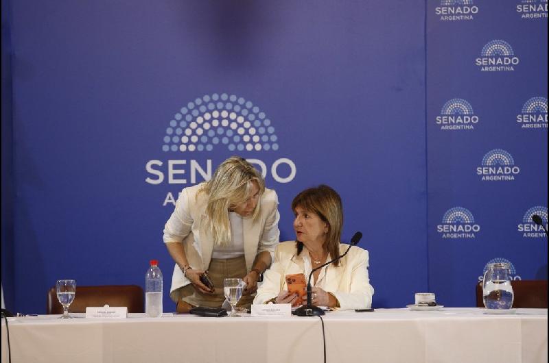 Senado- Patricia Bullrich abrochoacute las firmas para el dictamen de la reforma laboral de Milei