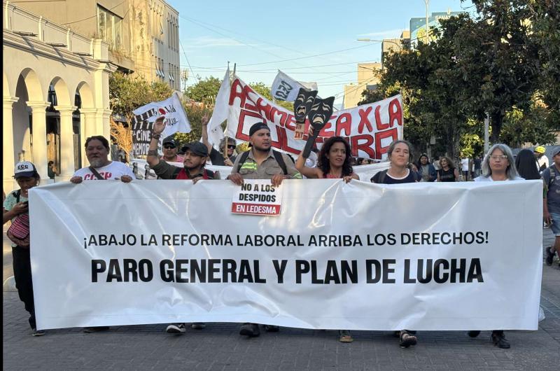 Multitudinaria marcha en Jujuy contra la Reforma Laboral
