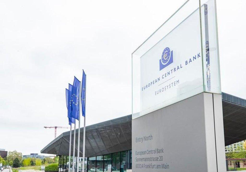 BCE mantiene sin cambios las tasas tras sentildeales de estabilizacioacuten econoacutemica