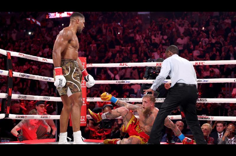 Anthony Joshua noqueoacute a Jake Paul y le rompioacute la mandiacutebula