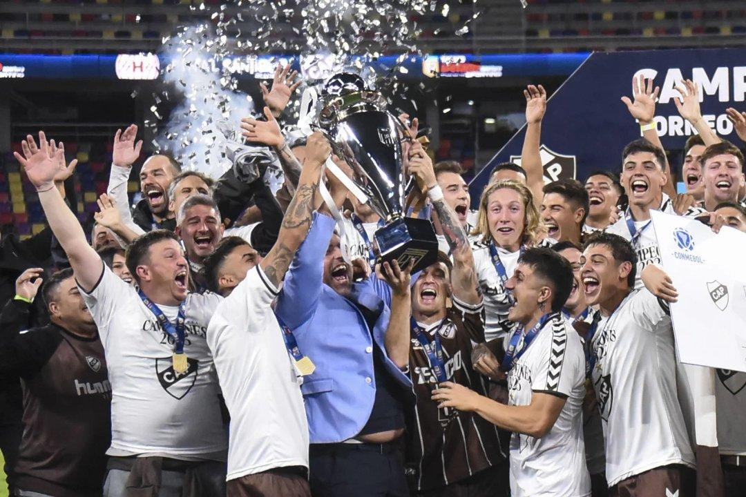 Todos los tiacutetulos de Estudiantes de La Plata y Platense