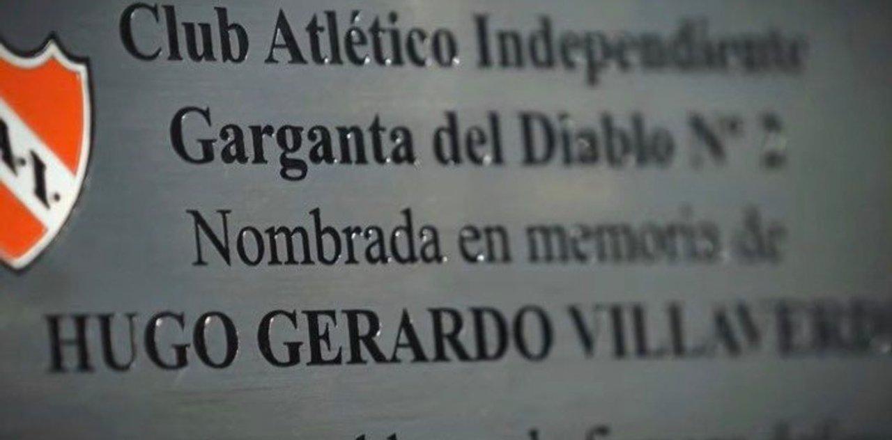Papeloacuten en Independiente- error en el nombre de Hugo Villaverde empantildeoacute su homenaje