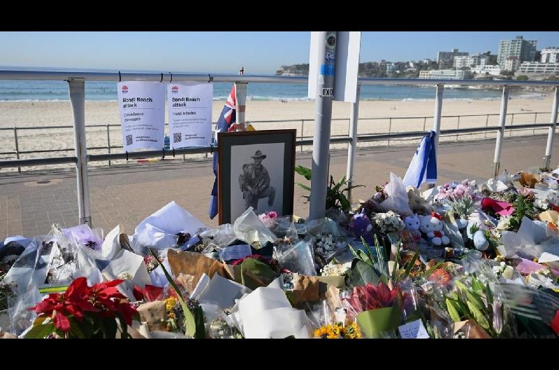 Australia se paraliza para honrar a las viacutectimas de la masacre en playa Bondi