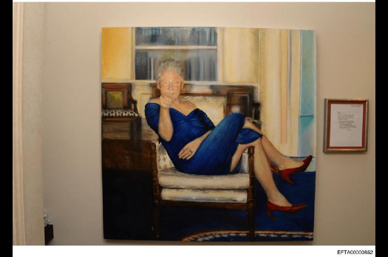 Escaacutendalo Epstein- liberan miles de archivos secretos (Clinton Trump Gates)