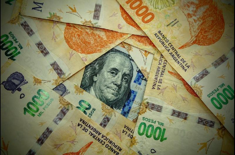 Doacutelar 2026- proyectan que el techo de la banda cambiaria podriacutea rozar los 2000