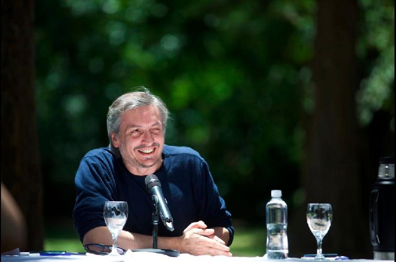 Maacuteximo Kirchner agradecioacute el afecto y el acompantildeamiento a Cristina en su internacioacuten