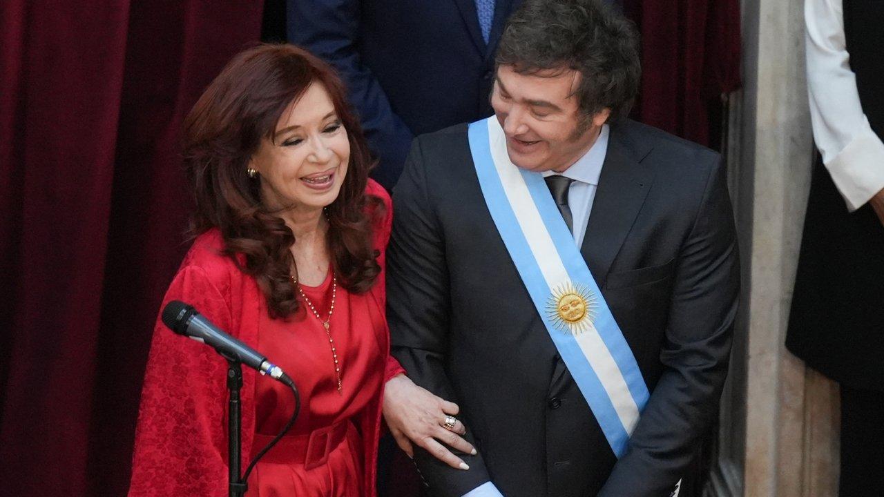 Javier Milei le deseoacute una ldquopronta recuperacioacutenrdquo a Cristina Kirchner por su internacioacuten