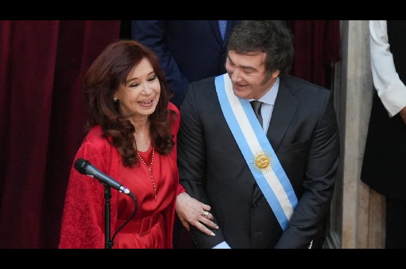 Javier Milei le deseoacute una ldquopronta recuperacioacutenrdquo a Cristina Kirchner por su internacioacuten