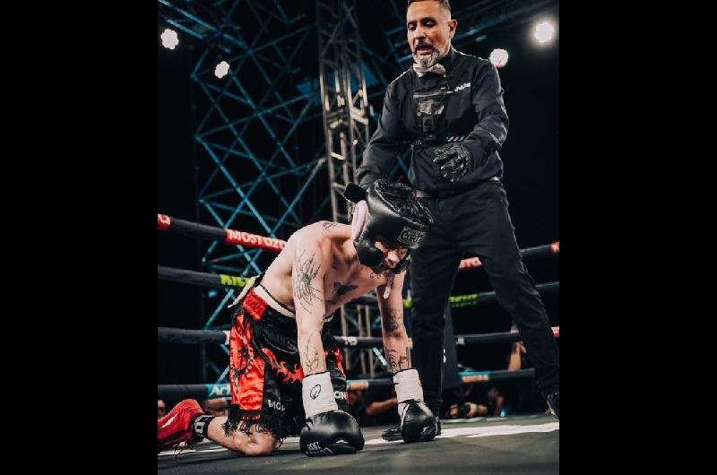 Mernuel mostroacute las secuelas de Paacuterense de Manos III tras caer ante Cosmic Kid