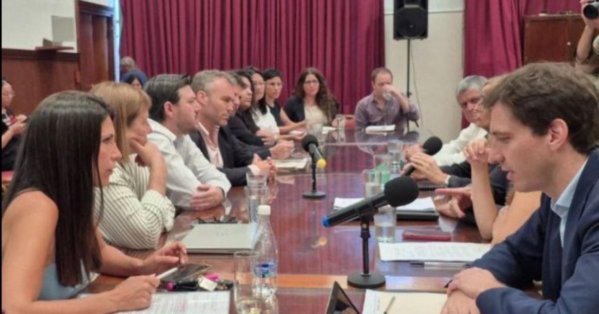 El oficialismo hizo una presentacioacuten express del proyecto de coparticipacioacuten municipal