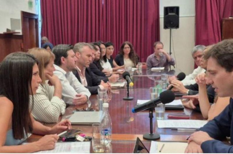 El oficialismo hizo una presentacioacuten express del proyecto de coparticipacioacuten municipal