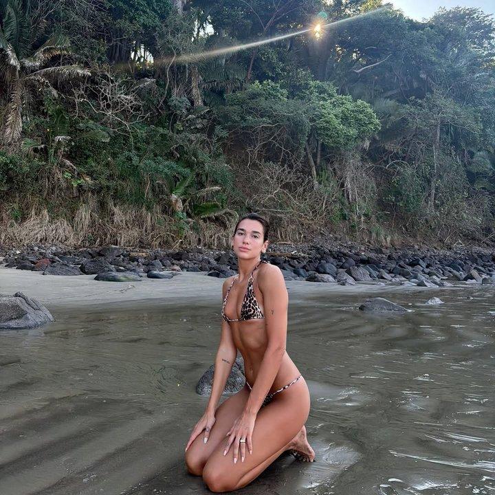 Los diacuteas de Dua Lipa en Meacutexico- sol playa y bikini