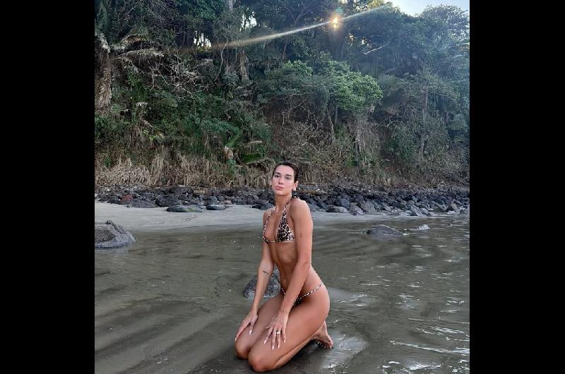 Los diacuteas de Dua Lipa en Meacutexico- sol playa y bikini