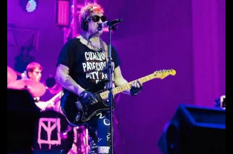 Pity Aacutelvarez volvioacute y lo hizo con una poleacutemica puesta en escena