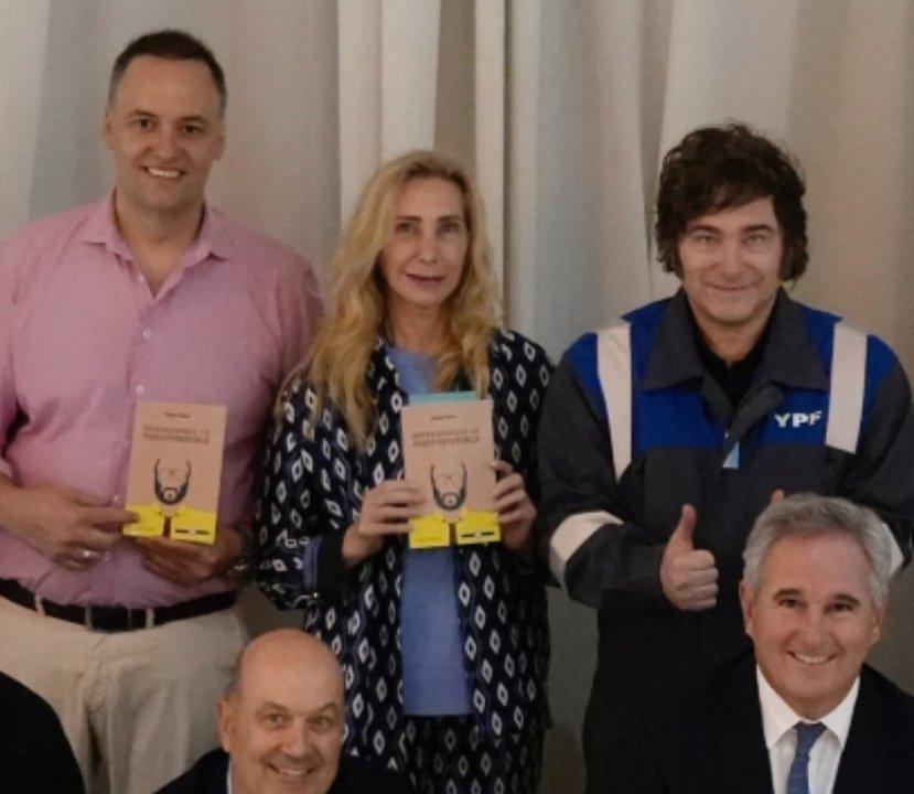 De queacute trata ldquoDefendiendo lo indefendiblerdquo el libro que Milei regaloacute a sus funcionarios