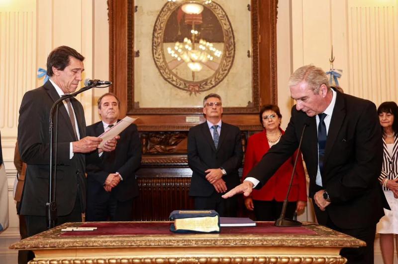 Manzur deja el ISJ y se hace cargoacute de Salud