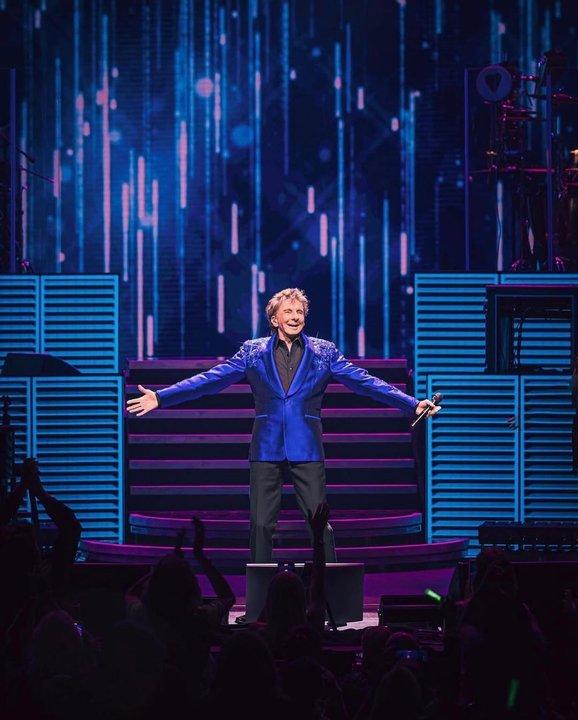 Barry Manilow fue diagnosticado con caacutencer de pulmoacuten