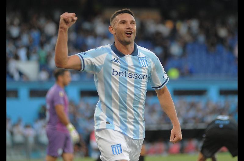 El posteo de ldquoMaravillardquo Martiacutenez que revolucionoacute a los hinchas de Racing