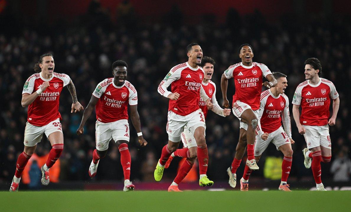 El Arsenal ganoacute por penales y es semifinalista de la Copa de la Liga inglesa