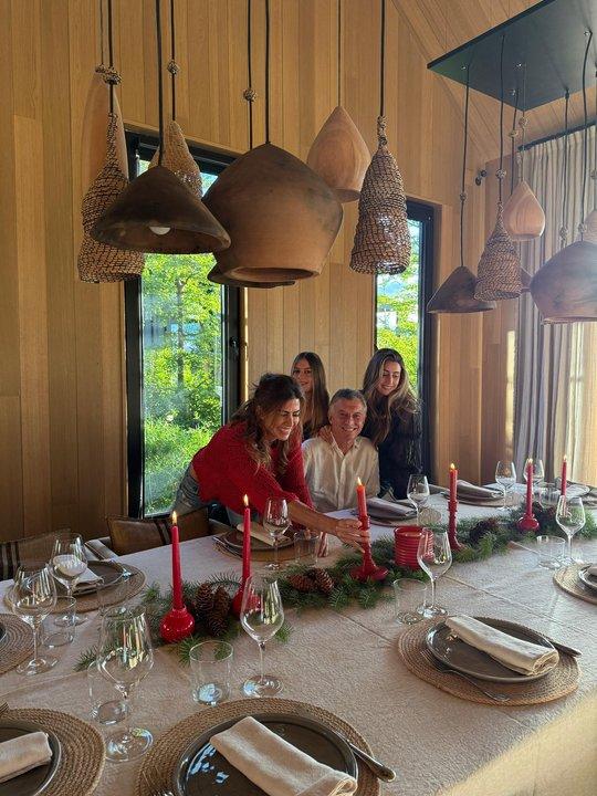 Los saludos del arco poliacutetico para esta Navidad 