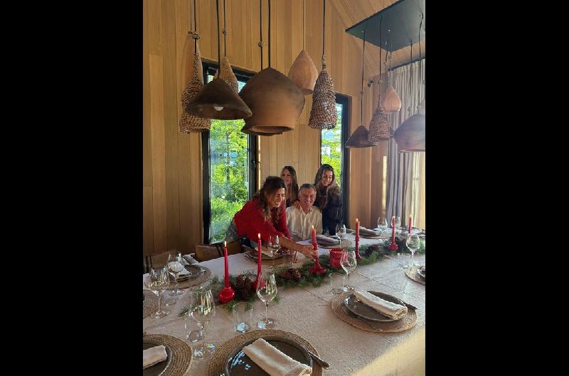 Los saludos del arco poliacutetico para esta Navidad 