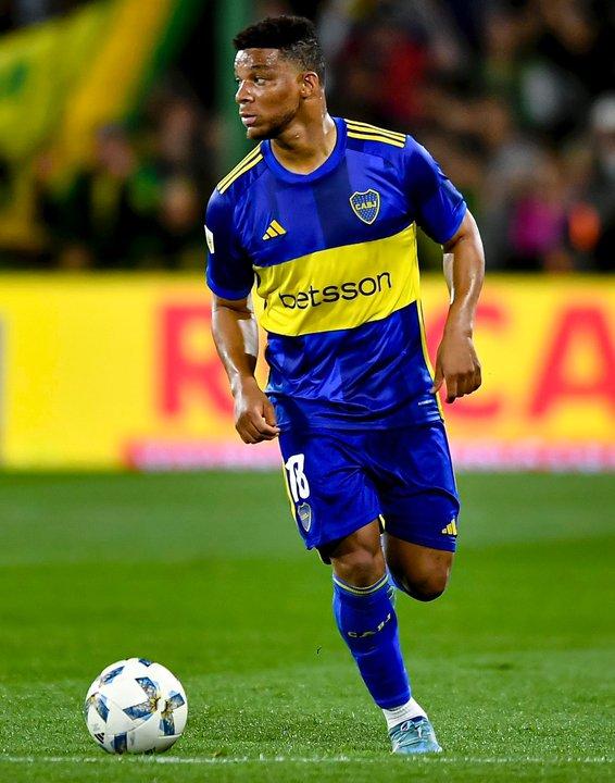 Los jugadores del fuacutetbol argentino que quedan libres en 2026