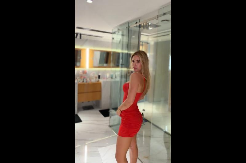 Jesica Cirio deslumbroacute con su look navidentildeo y marcoacute tendencia en redes