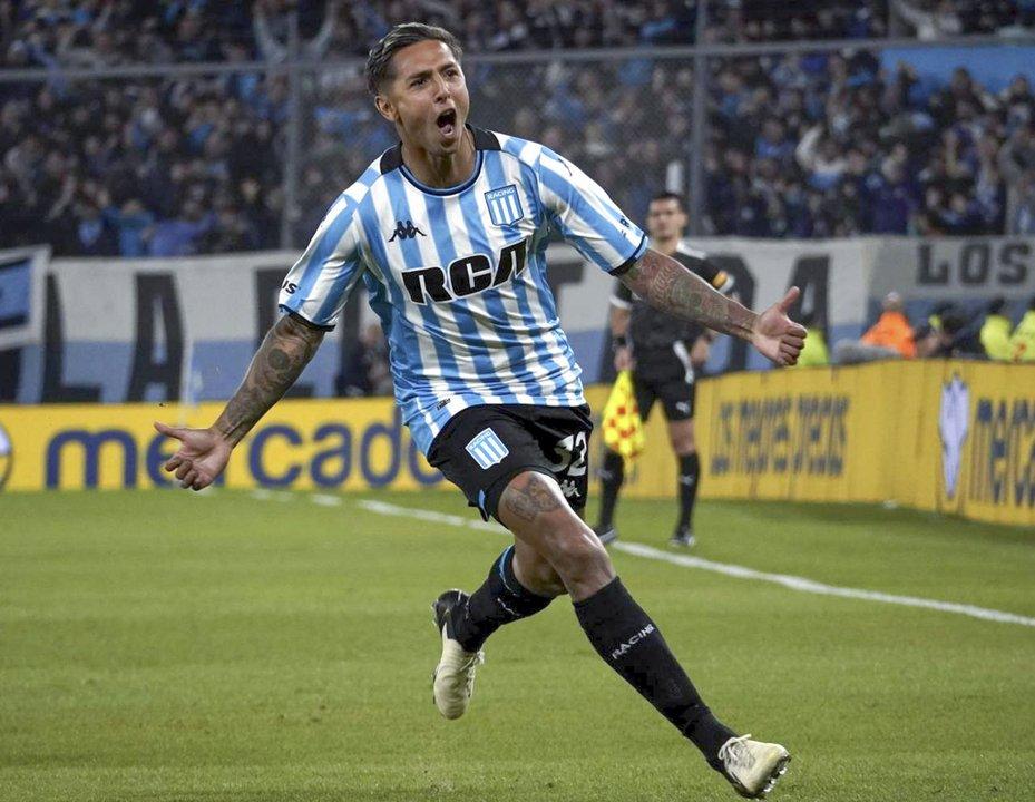 La salida de Almendra facilitariacutea la llegada del primer refuerzo para Racing