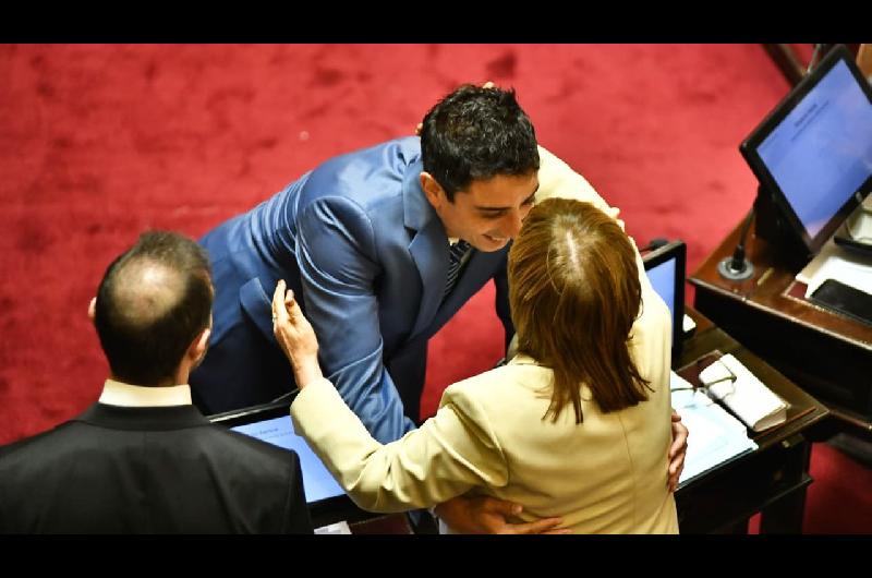 Enzo Fullone juroacute como senador y se incorpora a la bancada de La Libertad Avanza