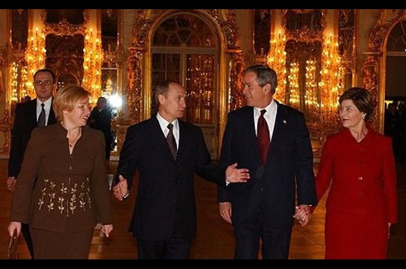 Putin le habiacutea advertido a EEUU hace 17 antildeos sobre un conflicto si Ucrania entraba en la OTAN 