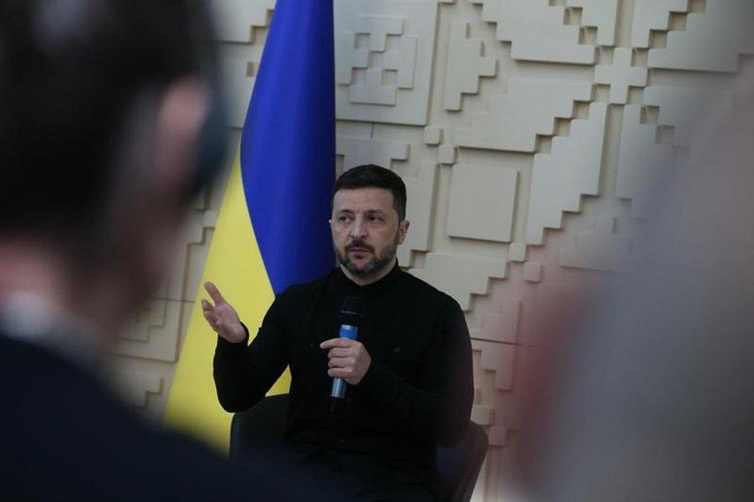 Giro en la guerra- Zelensky propone un refereacutendum de paz a cambio de un alto el fuego de 60 diacuteas