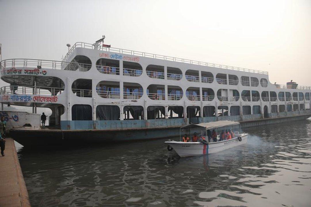 Tragedia en Bangladesh- cuatro muertos por un choque de ferris en medio de una densa niebla