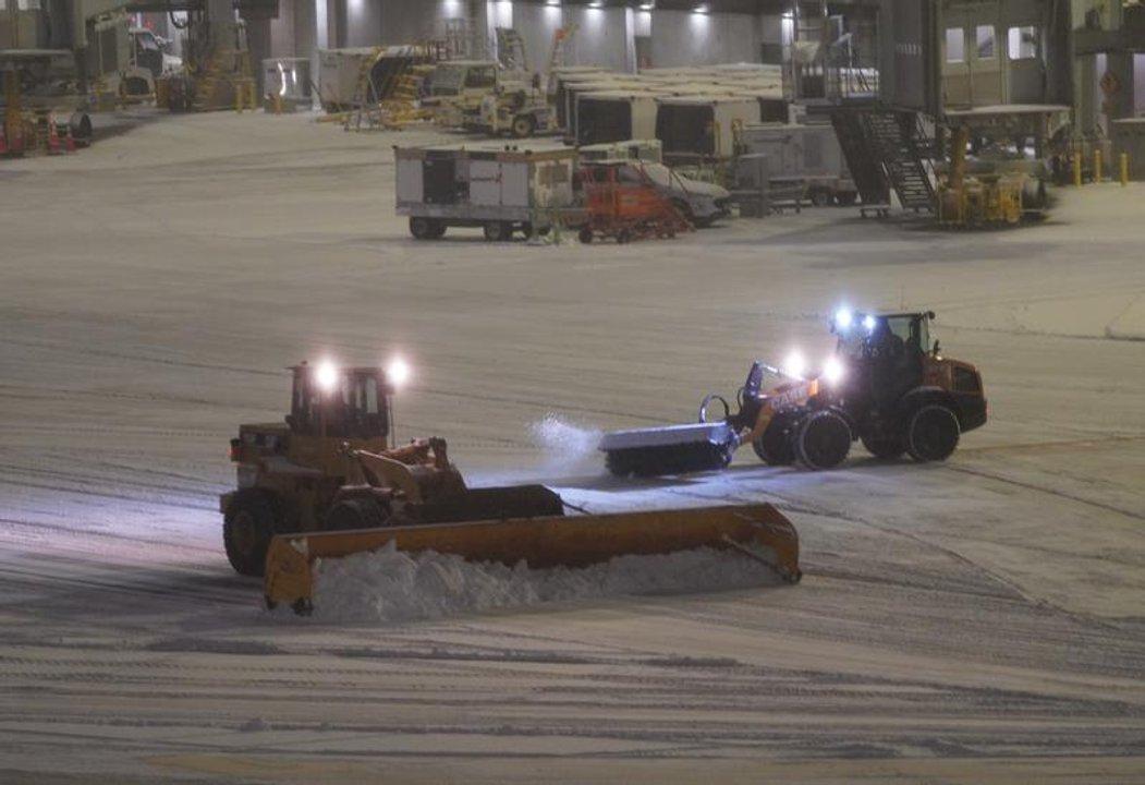 Fuerte tormenta de nieve paralizoacute los aeropuertos en Nueva York en plena temporada de fiestas