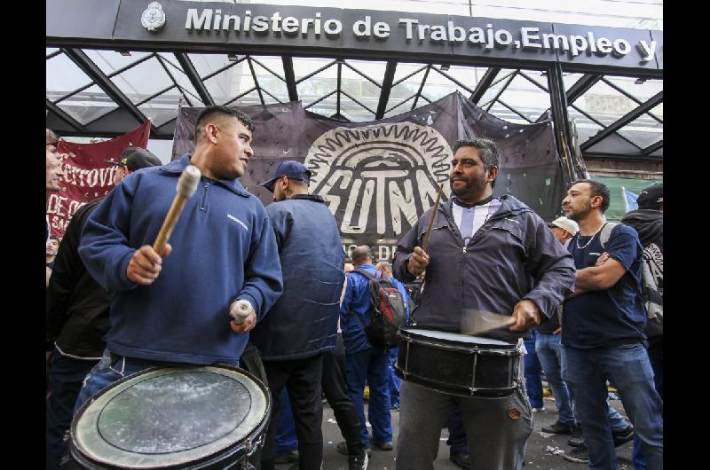 Crisis del neumaacutetico- SUTNA anuncioacute un nuevo paro nacional por falta de acuerdo paritario