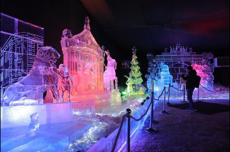 San Petersburgo brilla con su tradicional Festival de esculturas de hielo
