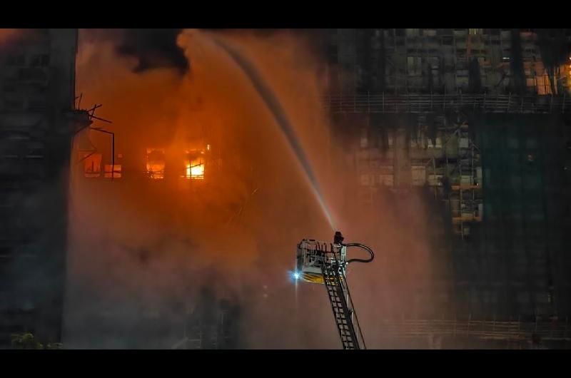 Tragedia en Canadaacute- un incendio en un complejo de departamentos dejoacute dos muertos y varios heridos