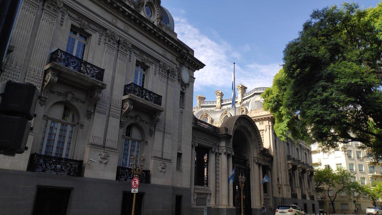 La Justicia conminoacute al Gobierno a pagar a los diplomaacuteticos el plus completo por trabajo fuera del paiacutes