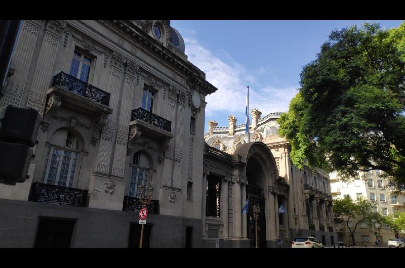 La Justicia conminoacute al Gobierno a pagar a los diplomaacuteticos el plus completo por trabajo fuera del paiacutes