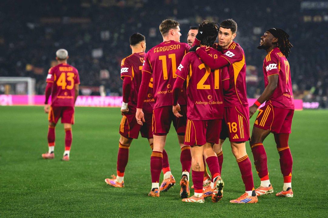 Roma goleoacute a Genoa y se afirma en la Serie A con protagonismo argentino