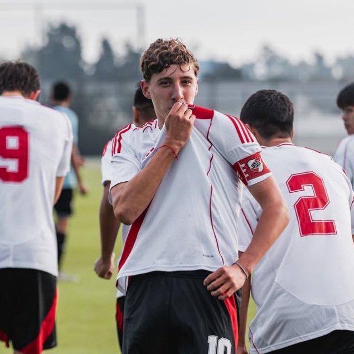 El juvenil de River que se iriacutea del club por patria potestad 