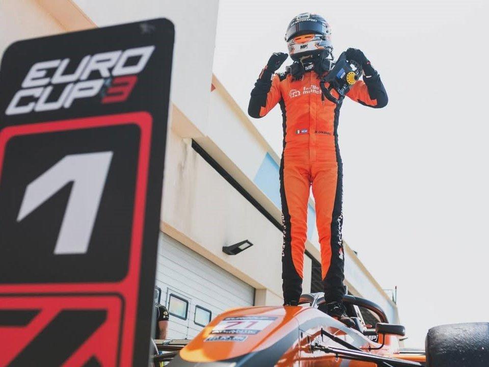 Habraacute un piloto argentino en la proacutexima temporada de la Formula 3