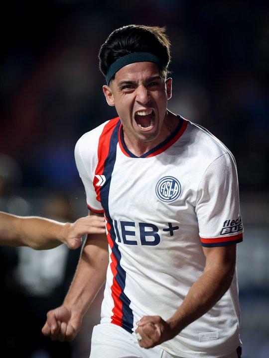 San Lorenzo puso al diacutea a  Alexis Cuello uno de sus goleadores
