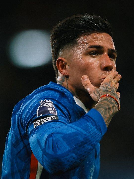 Con gol de Enzo Fernaacutendez el Chelsea igualoacute con el Bournemouth por 2-2