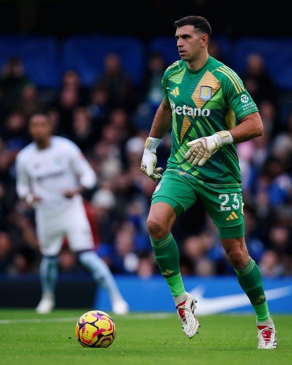 VIDEO- el tenso cruce del ldquoDiburdquo Martiacutenez con hinchas del Arsenal