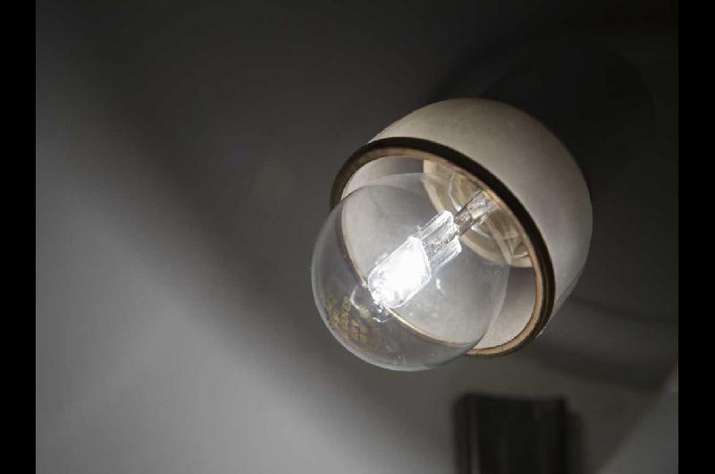 Tarifas de luz- en pleno apagoacuten confirman aumento superior al 2-en-porciento- en Edenor y Edesur para enero