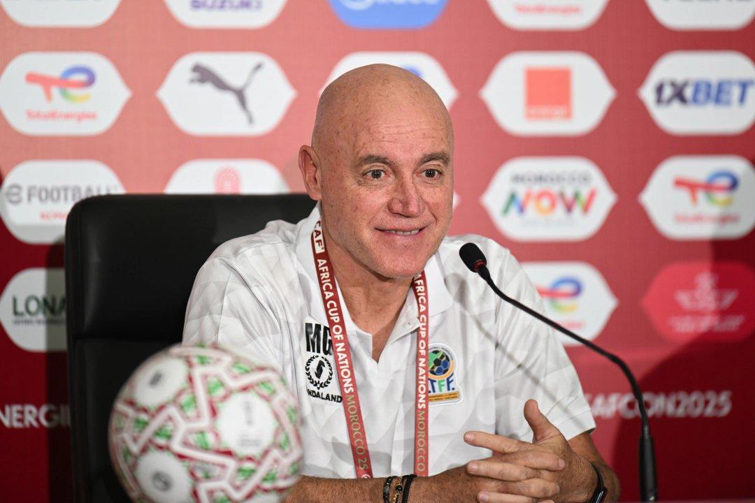 El DT argentino que llevoacute a Tanzania por primera vez a octavos de la Copa Africana