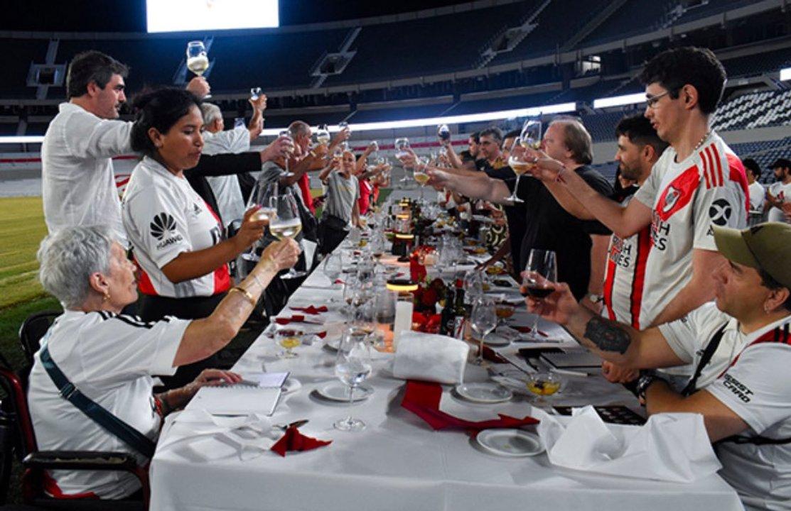 Fin de Antildeo en el Monumental- conmovedor gesto de River con socios que pasan las fiestas en soledad